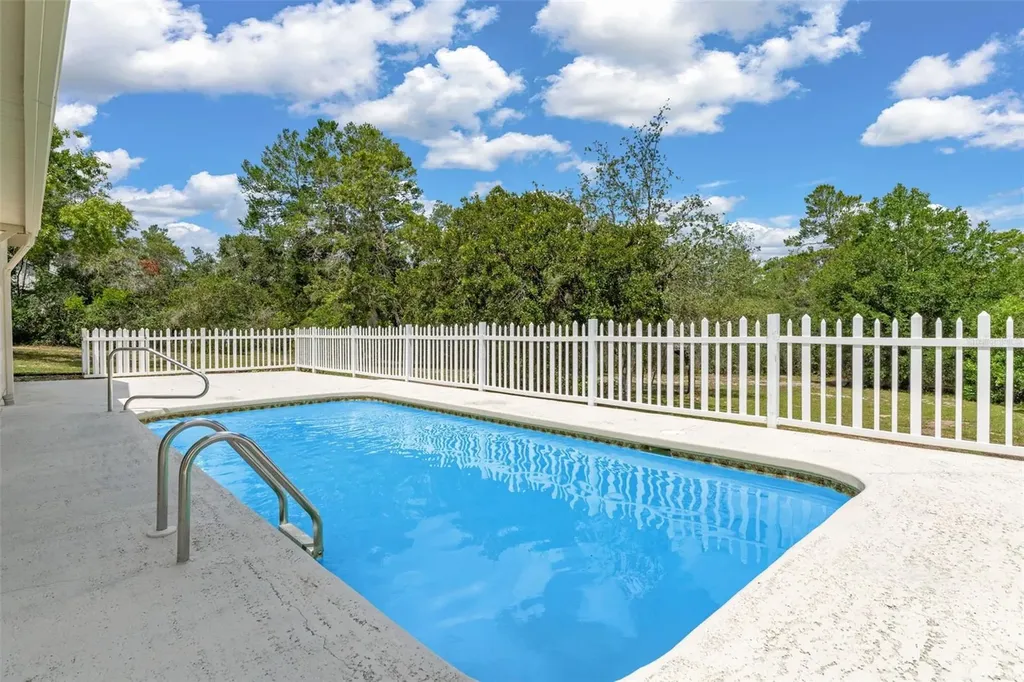 7335 Blackbird Avenue Weeki Wachee FL 34613