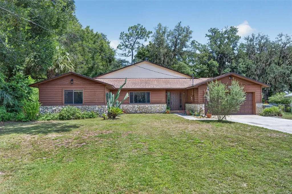 551 Rylane Street De Leon Springs FL 32130