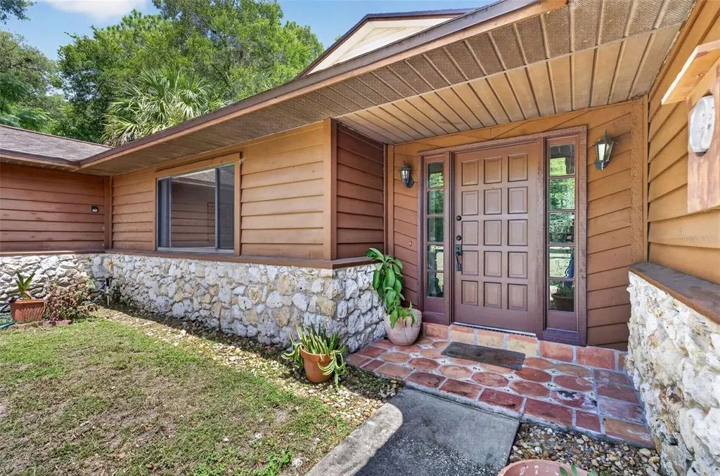 551 Rylane Street De Leon Springs FL 32130