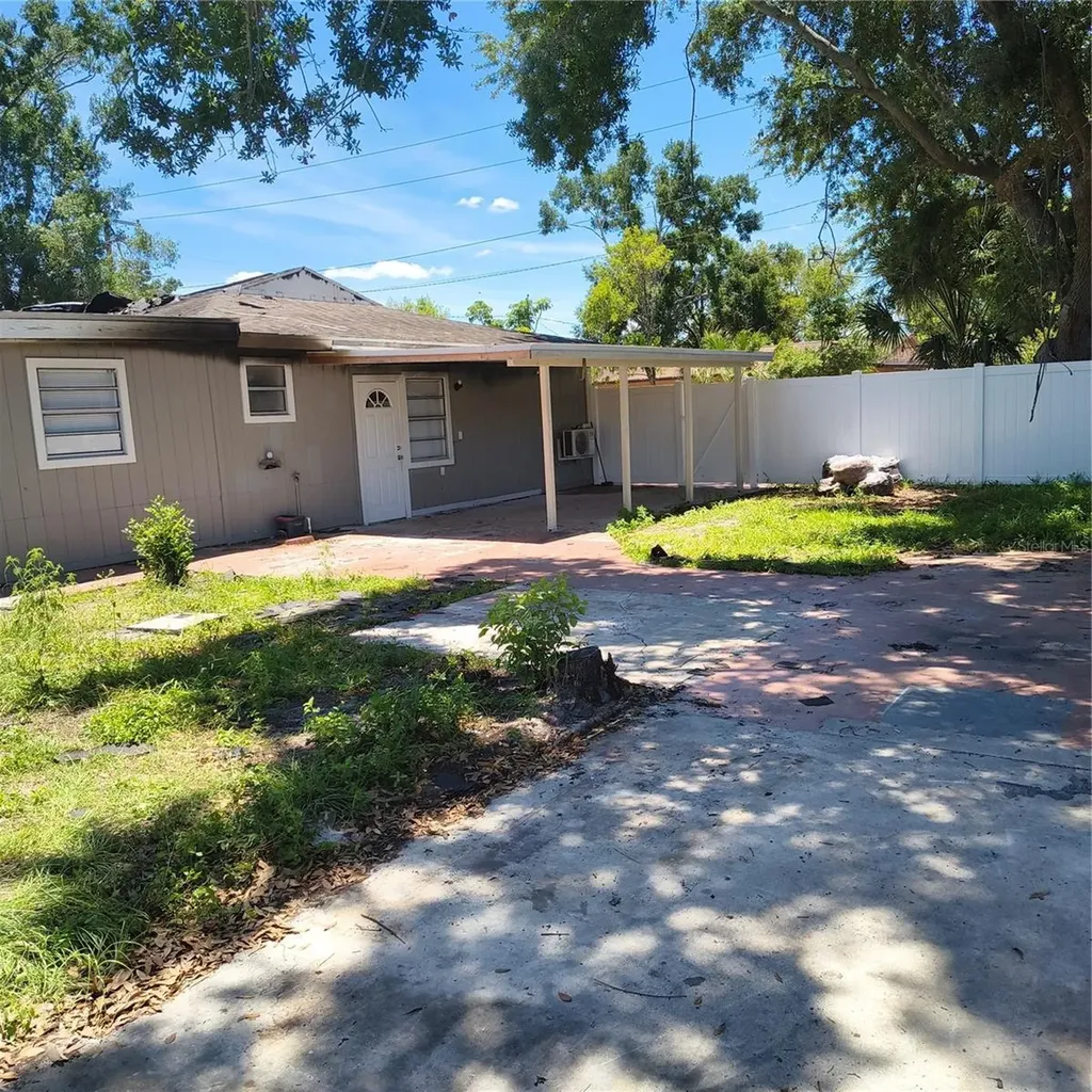 7002 Blossom Avenue Tampa FL 33614