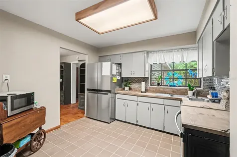 10308 N Oakleaf Avenue Tampa FL 33612