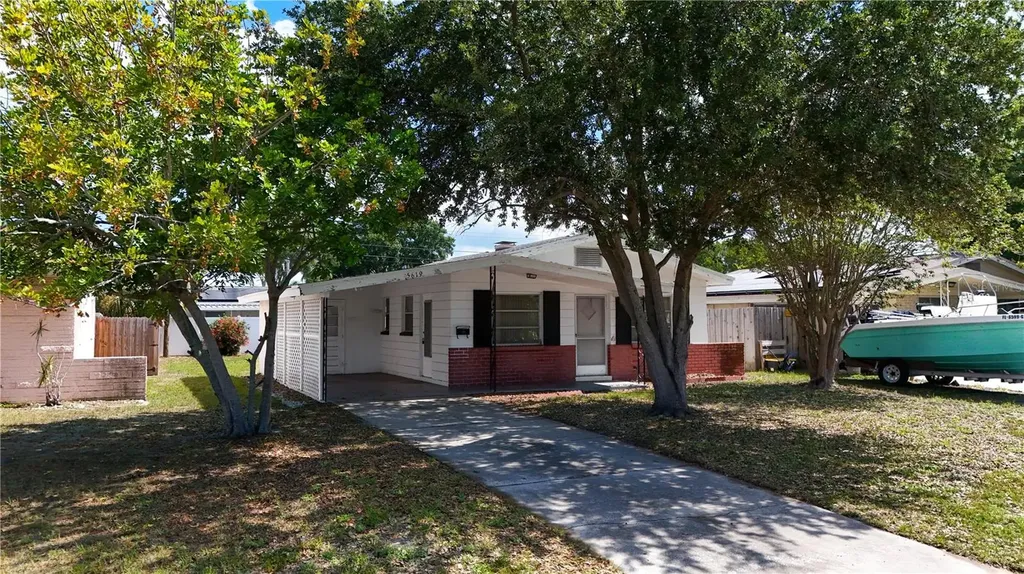 5619 19th Avenue N St Petersburg FL 33710