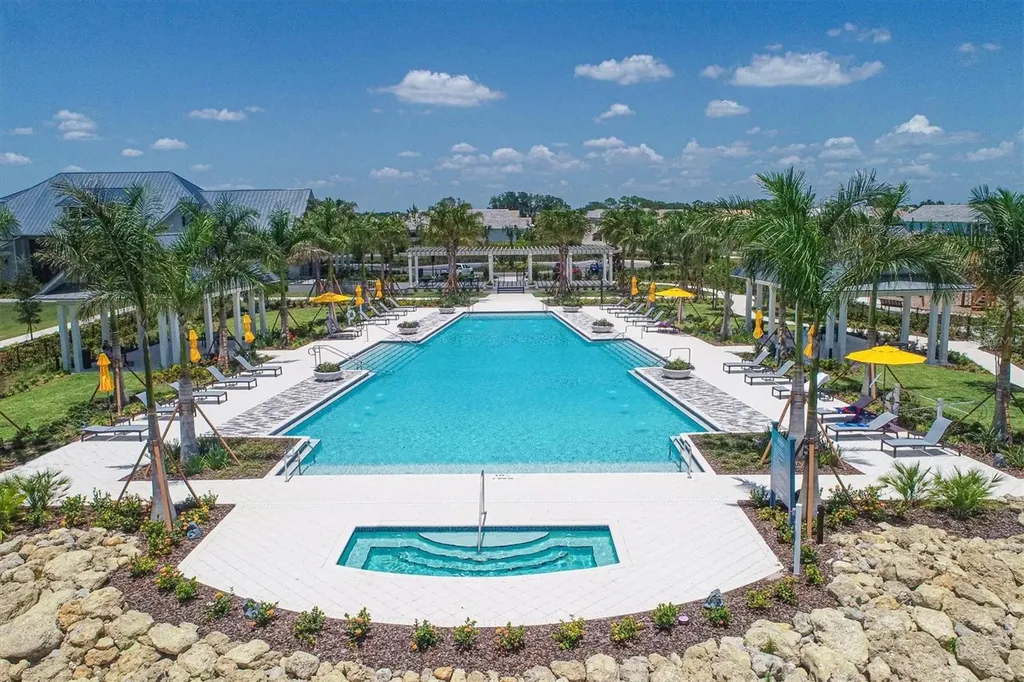 8113 Sternway Road Sarasota FL 34240