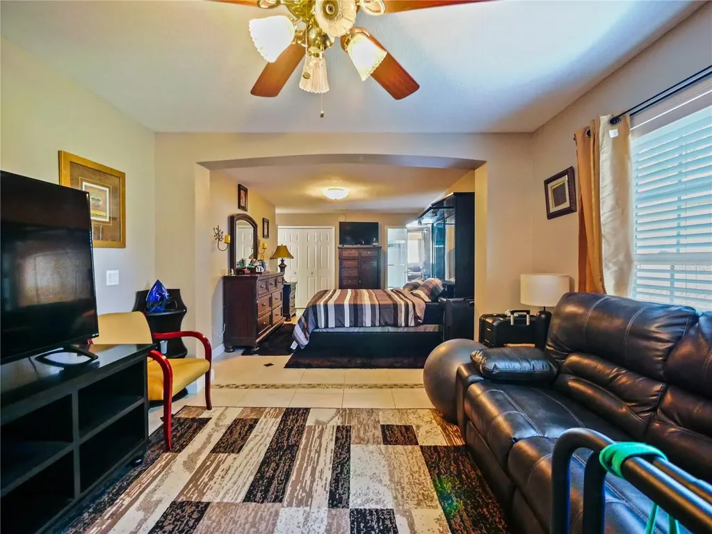 4856 Robbins Avenue Orlando FL 32808