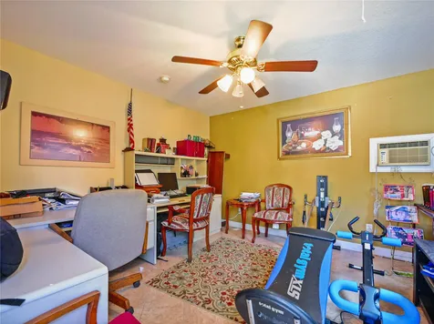 4856 Robbins Avenue Orlando FL 32808