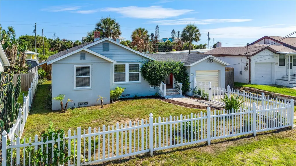 129 Rosalyn Avenue Daytona Beach FL 32118