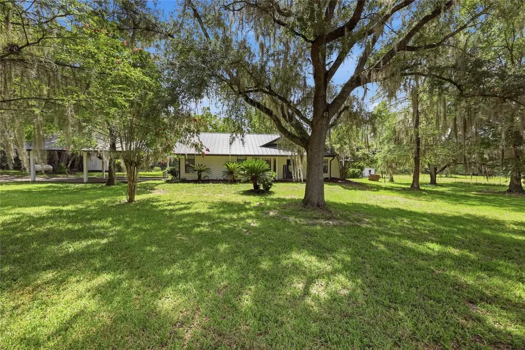 22929 E County Road 1474 Hawthorne FL 32640