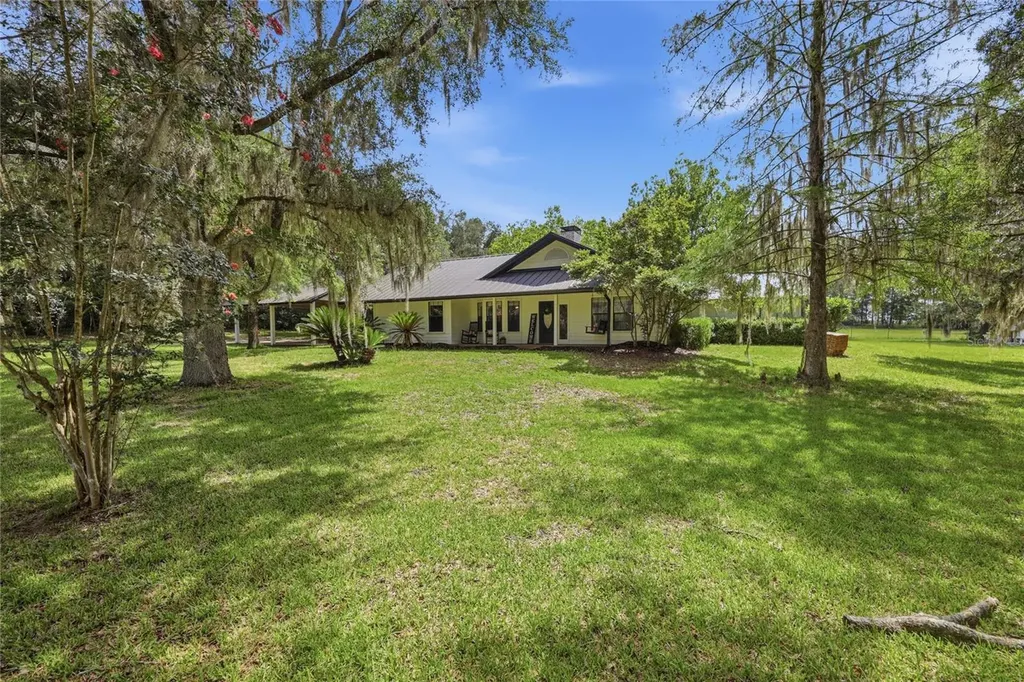 22929 E County Road 1474 Hawthorne FL 32640