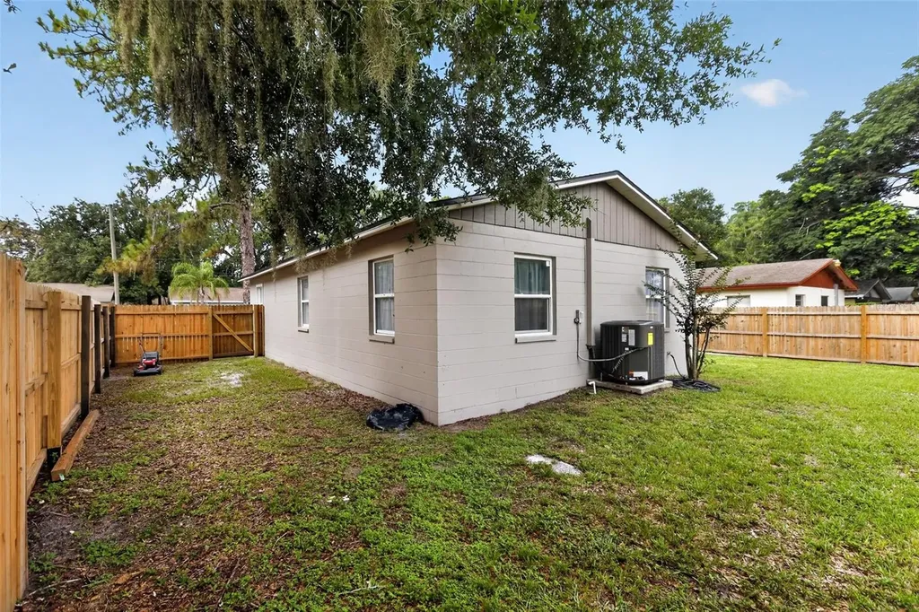 5124 Chilkoot Street Tampa FL 33617