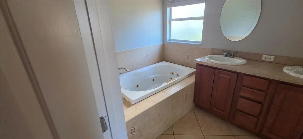 6807 E North Bay Street Tampa FL 33610