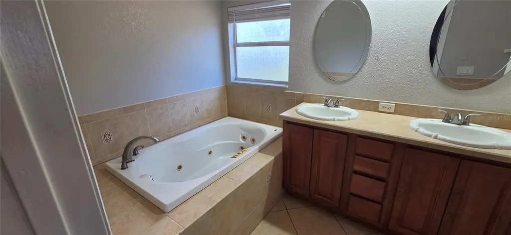 6807 E North Bay Street Tampa FL 33610