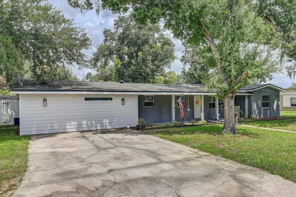 903 N Bracewell Drive Plant City FL 33563