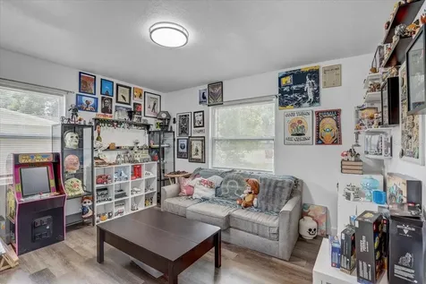903 N Bracewell Drive Plant City FL 33563