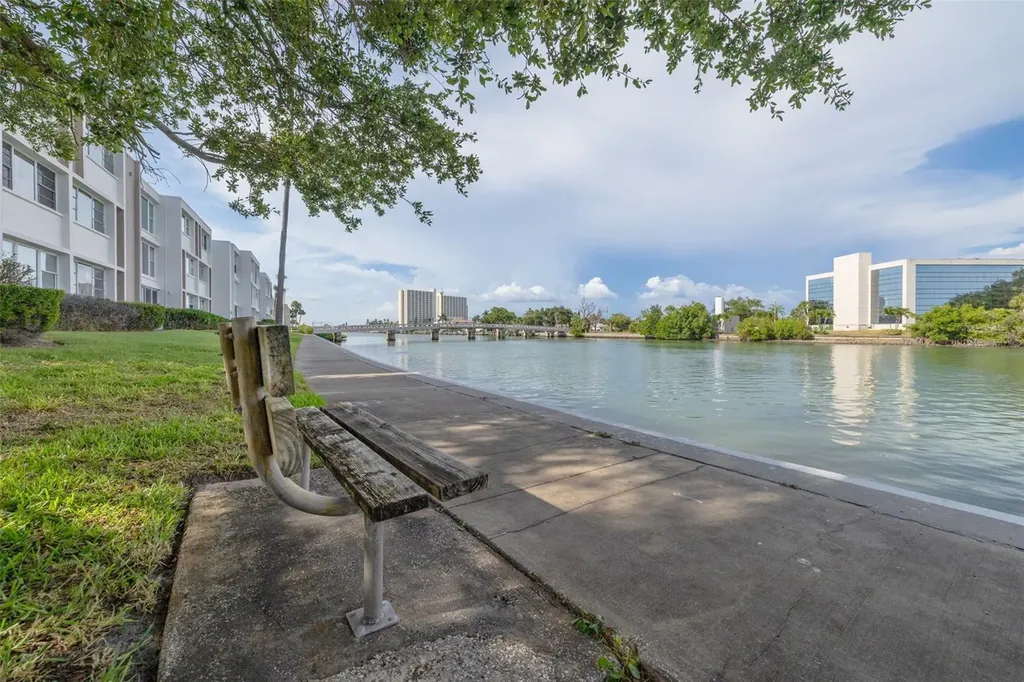 7425 Bay Island Drive S St Petersburg FL 33707