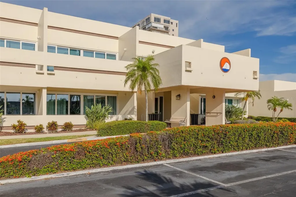 7425 Bay Island Drive S St Petersburg FL 33707