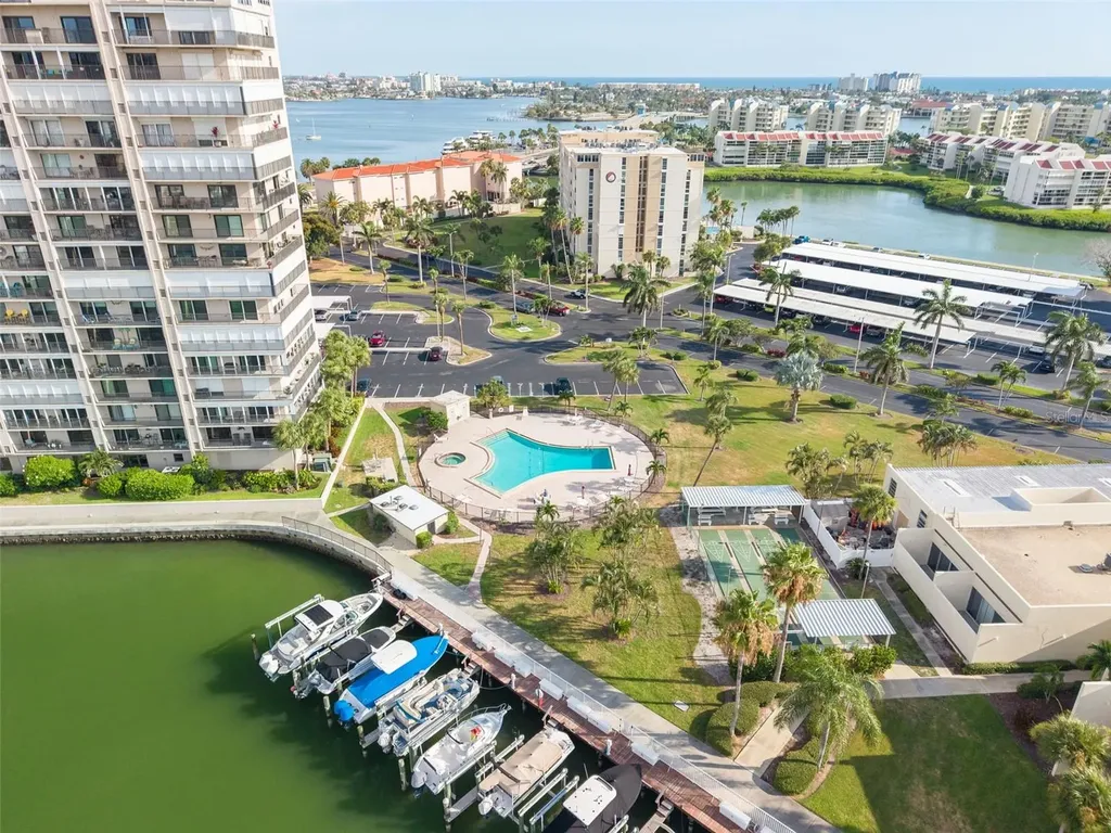 7425 Bay Island Drive S St Petersburg FL 33707
