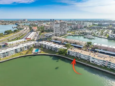 7425 Bay Island Drive S St Petersburg FL 33707