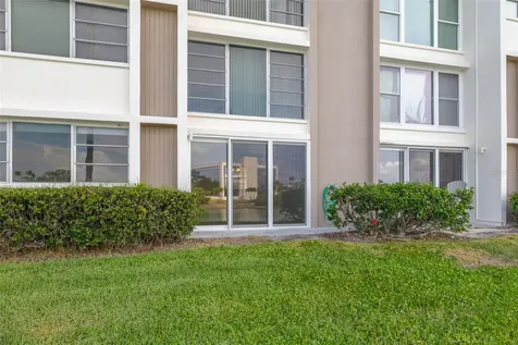 7425 Bay Island Drive S St Petersburg FL 33707