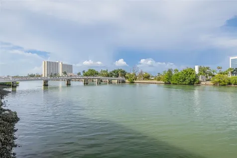 7425 Bay Island Drive S St Petersburg FL 33707