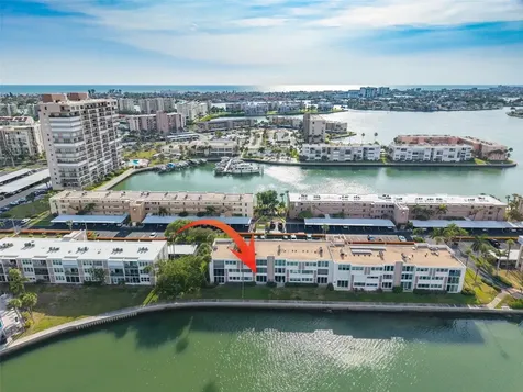 7425 Bay Island Drive S St Petersburg FL 33707
