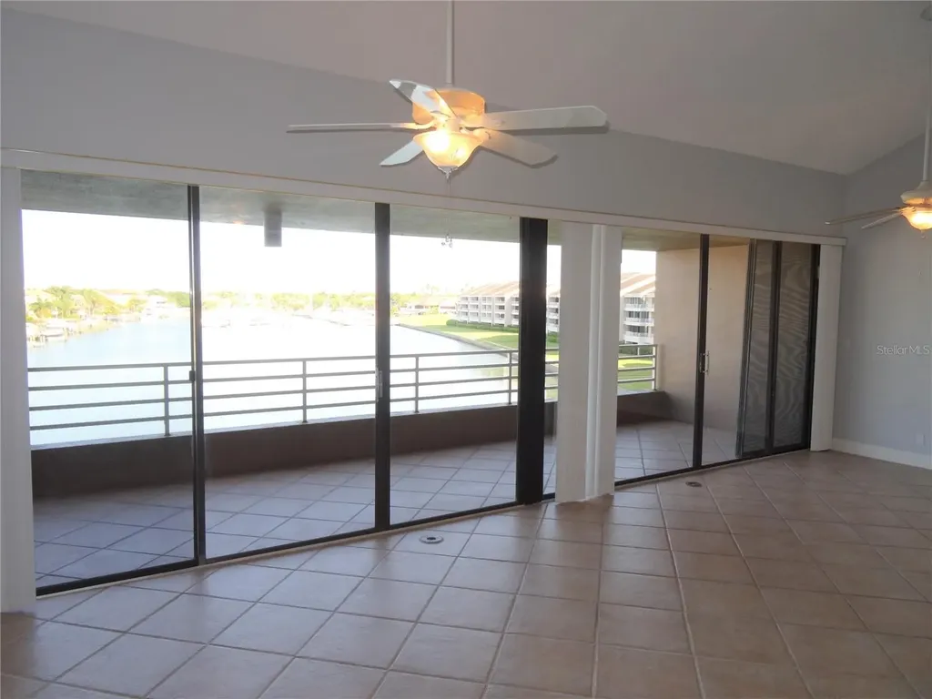 2775 Kipps Colony Drive S St Petersburg FL 33707