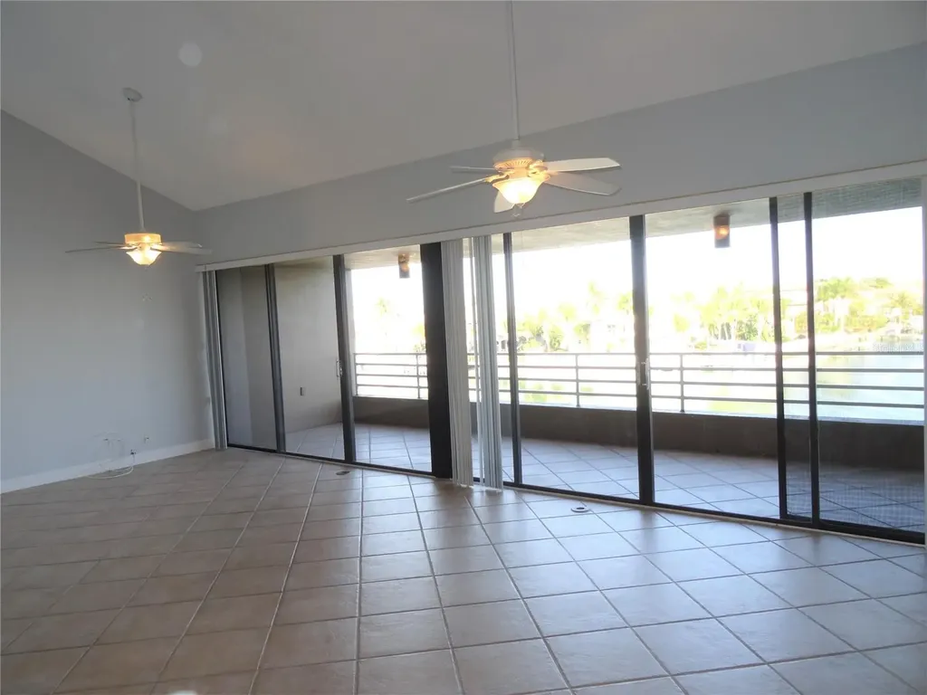 2775 Kipps Colony Drive S St Petersburg FL 33707