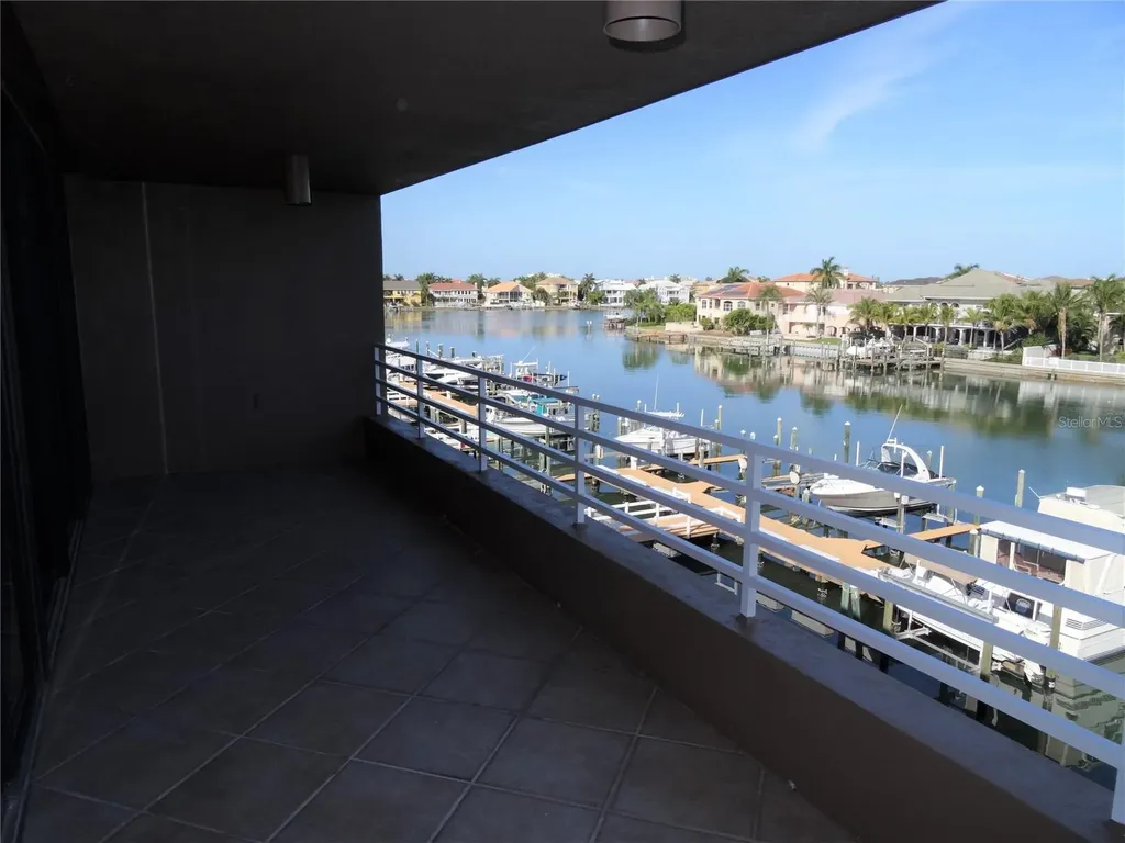 2775 Kipps Colony Drive S St Petersburg FL 33707