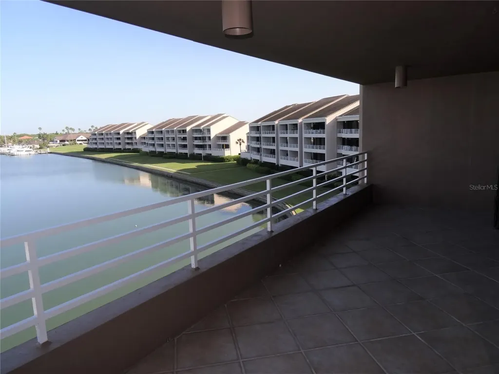 2775 Kipps Colony Drive S St Petersburg FL 33707