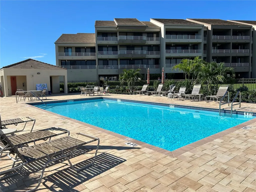 2775 Kipps Colony Drive S St Petersburg FL 33707