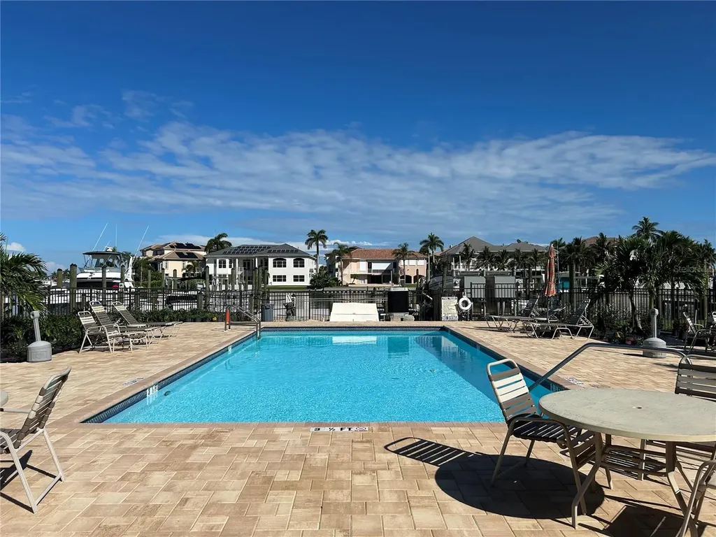 2775 Kipps Colony Drive S St Petersburg FL 33707