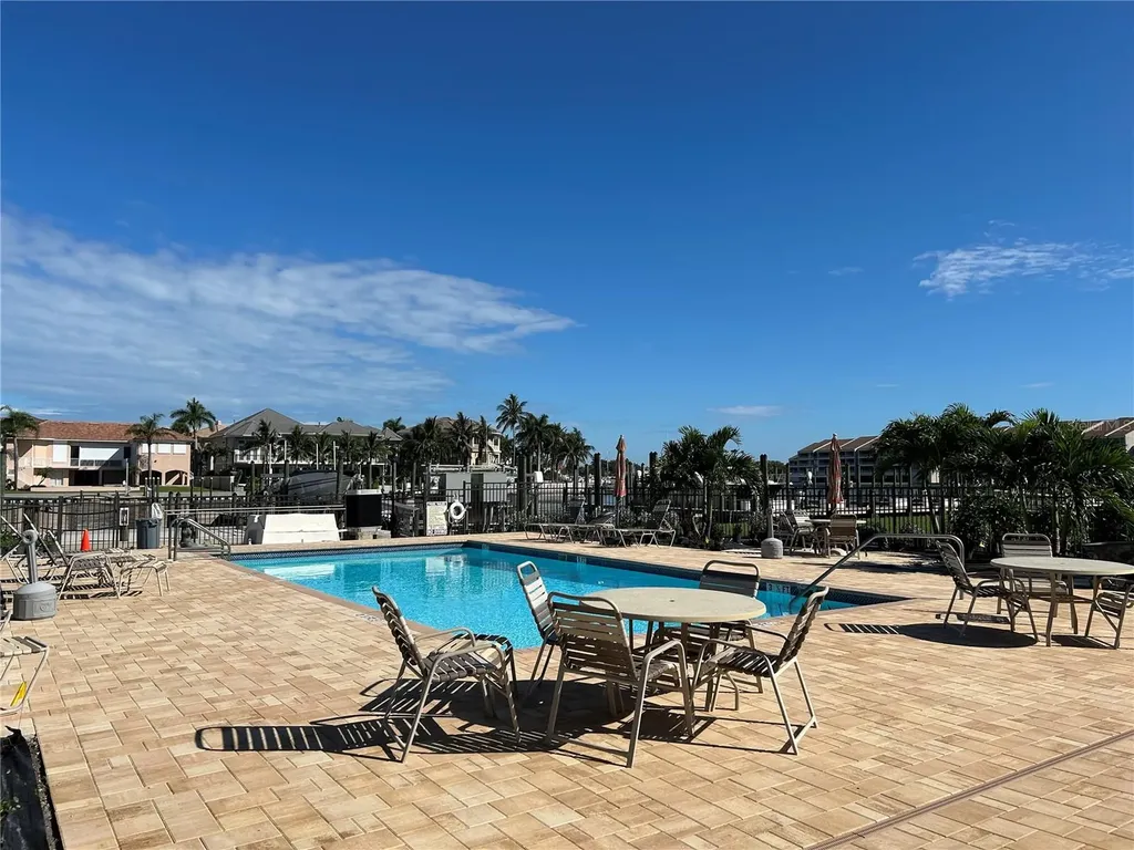 2775 Kipps Colony Drive S St Petersburg FL 33707