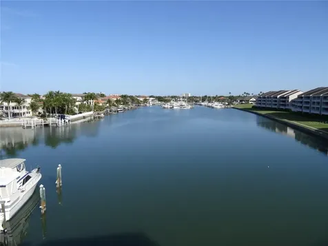 2775 Kipps Colony Drive S St Petersburg FL 33707