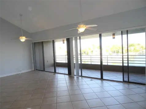 2775 Kipps Colony Drive S St Petersburg FL 33707