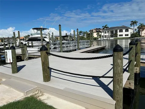 2775 Kipps Colony Drive S St Petersburg FL 33707