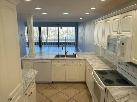 2775 Kipps Colony Drive S St Petersburg FL 33707