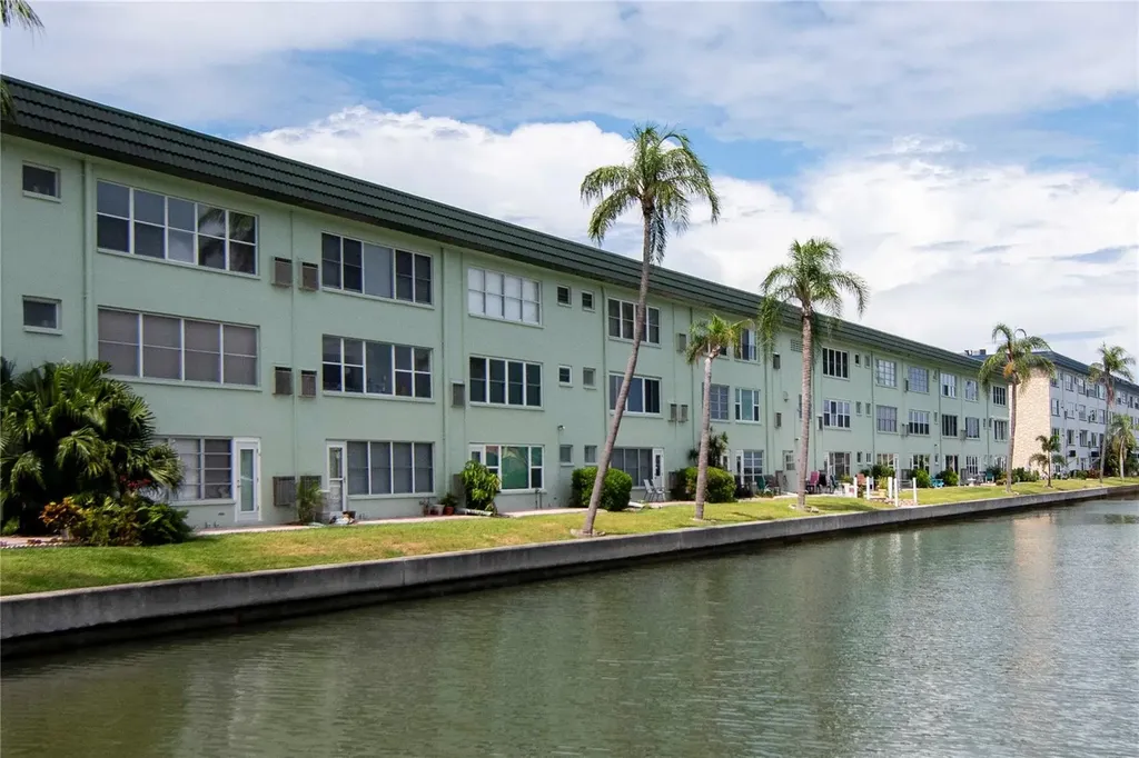 5935 30 Avenue S Gulfport FL 33707
