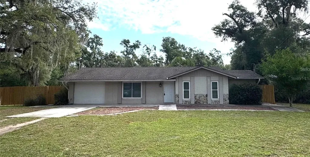 6052 Idle A While Circle Dade City FL 33523