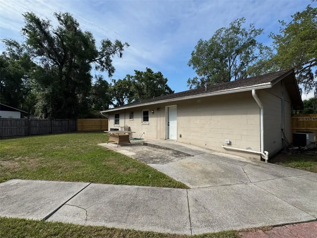 6052 Idle A While Circle Dade City FL 33523