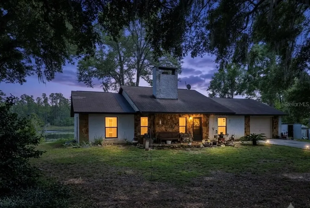 25814 Fishermans Road Paisley FL 32767