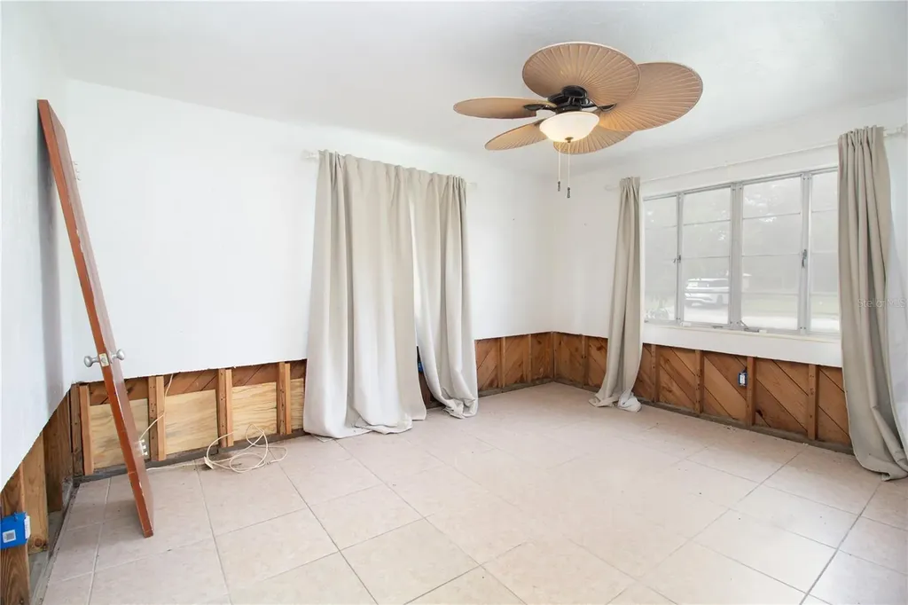 525 Hampton Avenue NE St Petersburg FL 33703