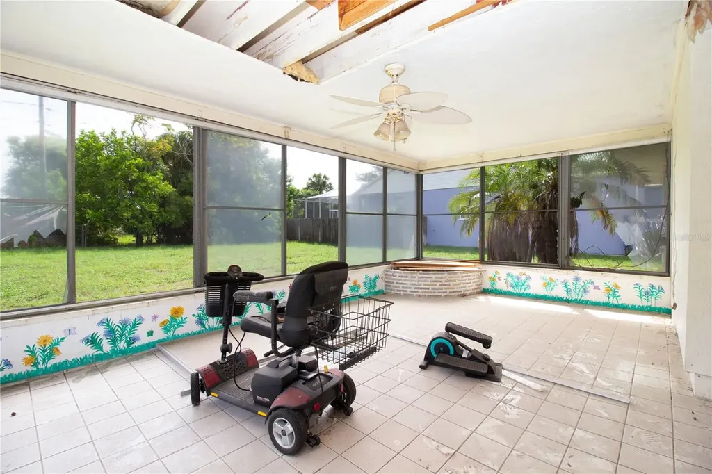 525 Hampton Avenue NE St Petersburg FL 33703