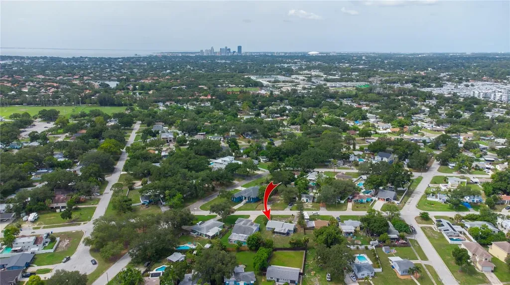 525 Hampton Avenue NE St Petersburg FL 33703