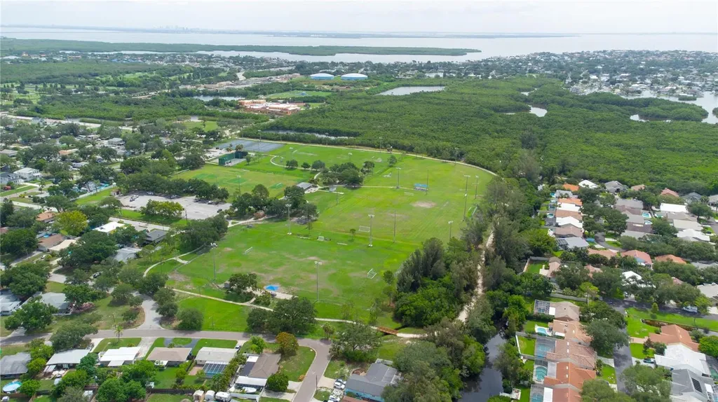 525 Hampton Avenue NE St Petersburg FL 33703