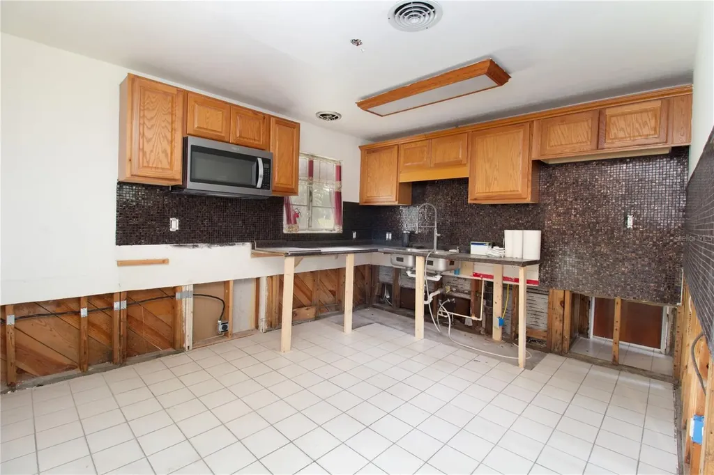 525 Hampton Avenue NE St Petersburg FL 33703