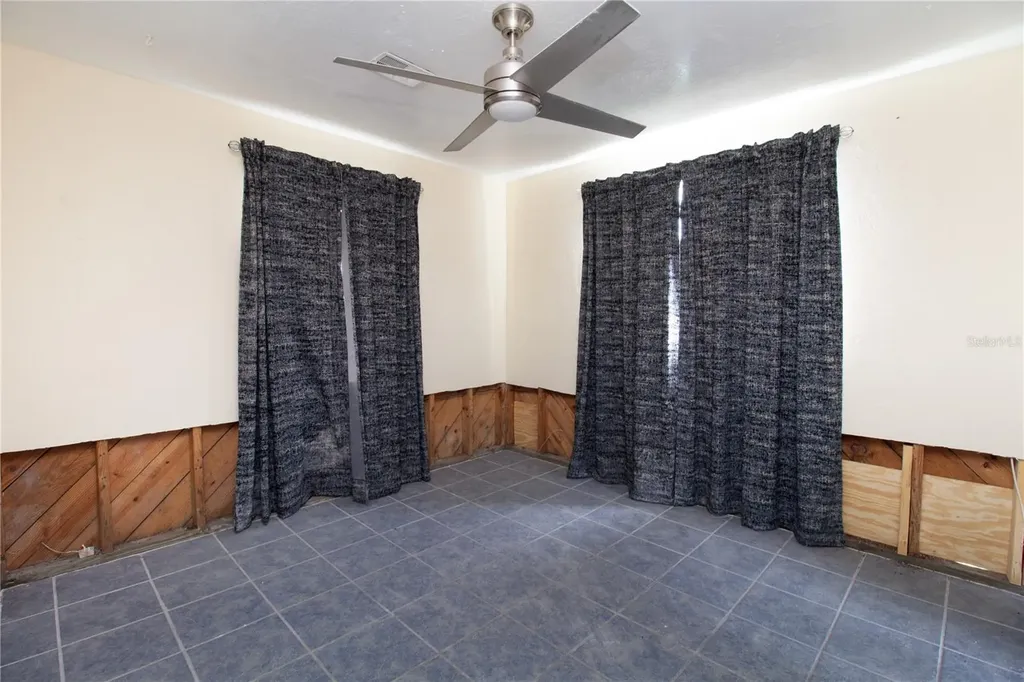525 Hampton Avenue NE St Petersburg FL 33703
