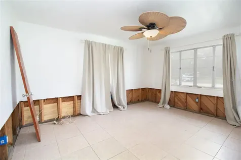 525 Hampton Avenue NE St Petersburg FL 33703