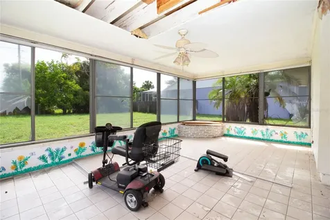 525 Hampton Avenue NE St Petersburg FL 33703