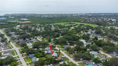 525 Hampton Avenue NE St Petersburg FL 33703