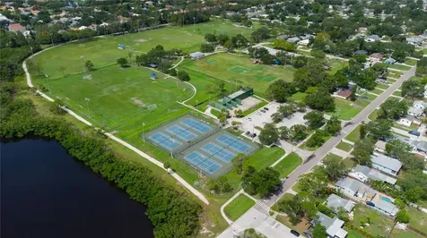 525 Hampton Avenue NE St Petersburg FL 33703