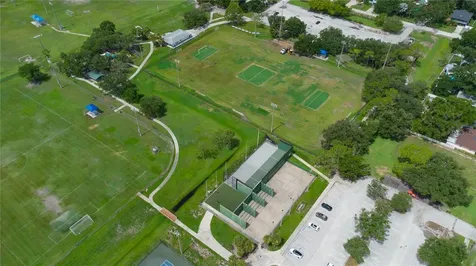 525 Hampton Avenue NE St Petersburg FL 33703